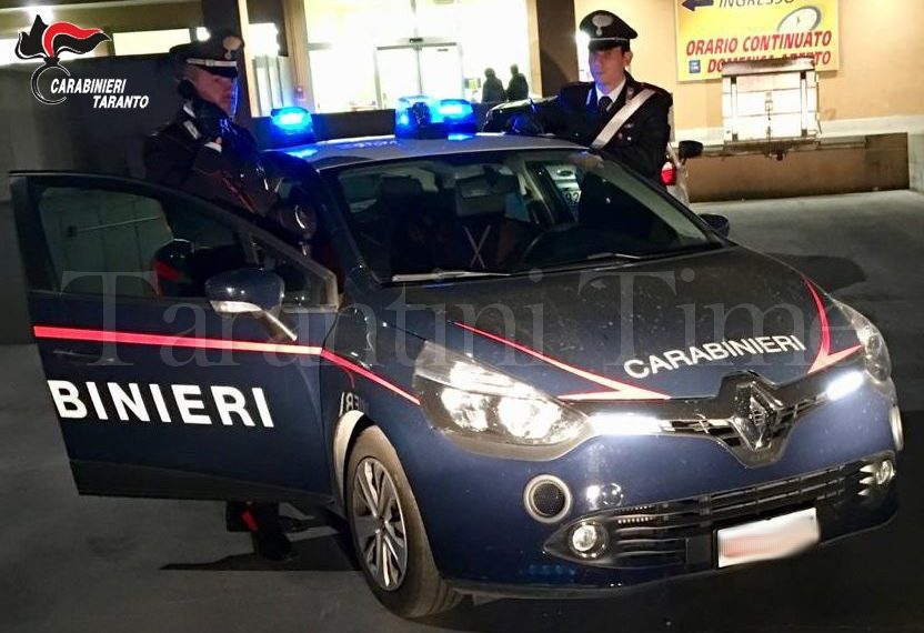 Vessava i clienti di un supermercato. Denunciato un 25enne di origini nigeriane