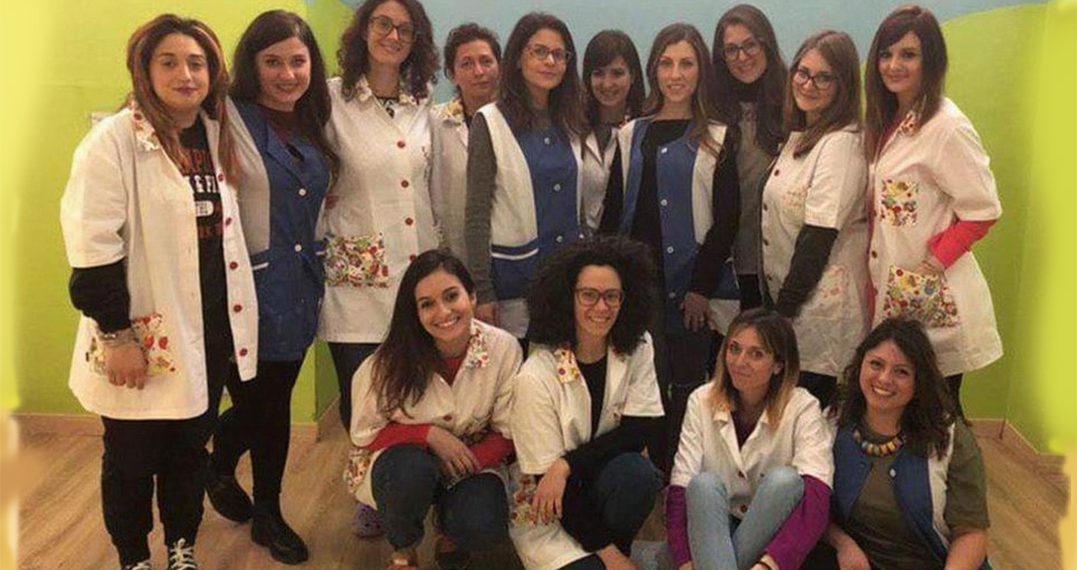 A Statte “AutisMob” indossando il blu