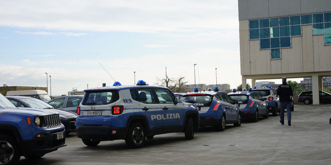 Taranto. Spaccio di droga nei “Cortili”: la Polizia di Stato esegue ordinanze di custodia cautelare in carcere e sequestra 16 chili di droga