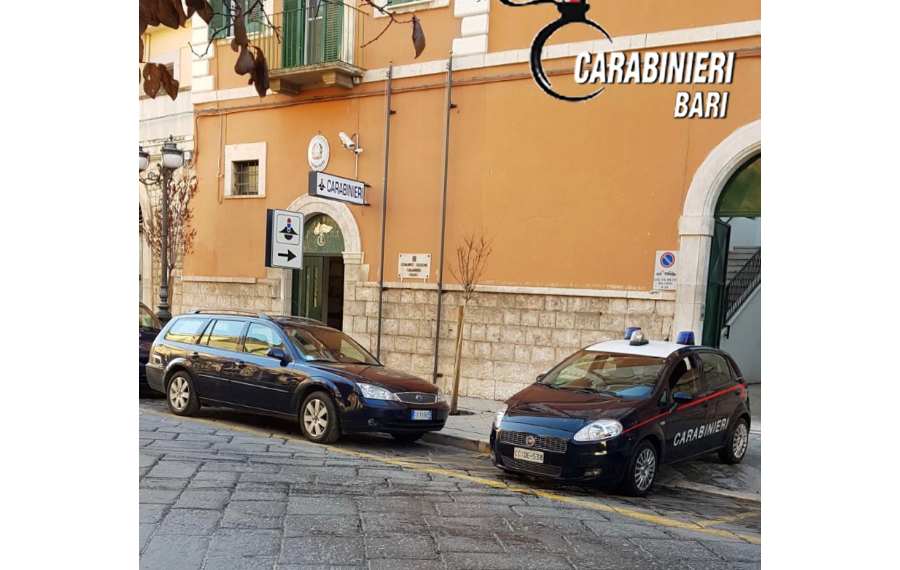 Perseguitano ed estorcono denaro ad un anziano: due arresti dei Carabinieri