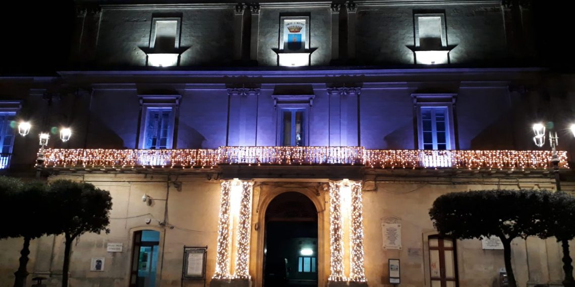 MOTTOLA SI ACCENDE CON LE LUCI DEL NATALE
