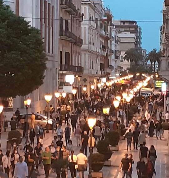 Centro affollato. Taranto sembra aver dimenticato il Covid