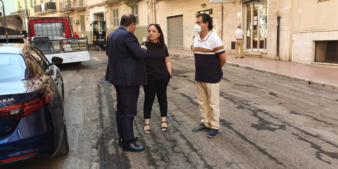Asfalto nuovo in via Diego Peluso, sopralluogo del sindaco Melucci