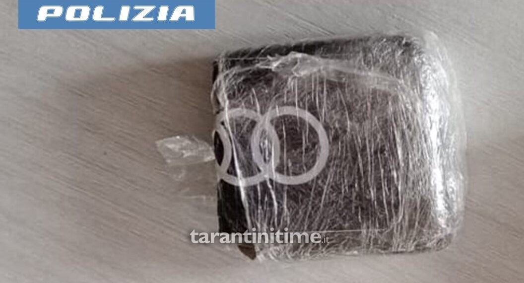 La denuncia della nonna fa scoprire la droga in casa. Arrestato 31enne