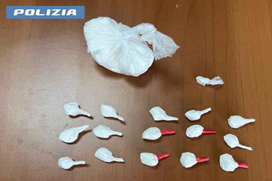 spaccio di cocaina 22enne arrestato dalla polizia di stato
