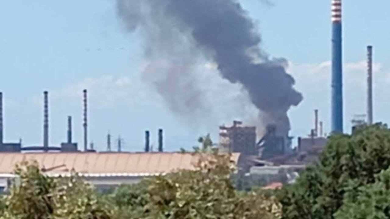 Grosso incendio all’Ilva nei pressi di un Altoforno Grosso incendio all’Ilva nei pressi di un Altoforno