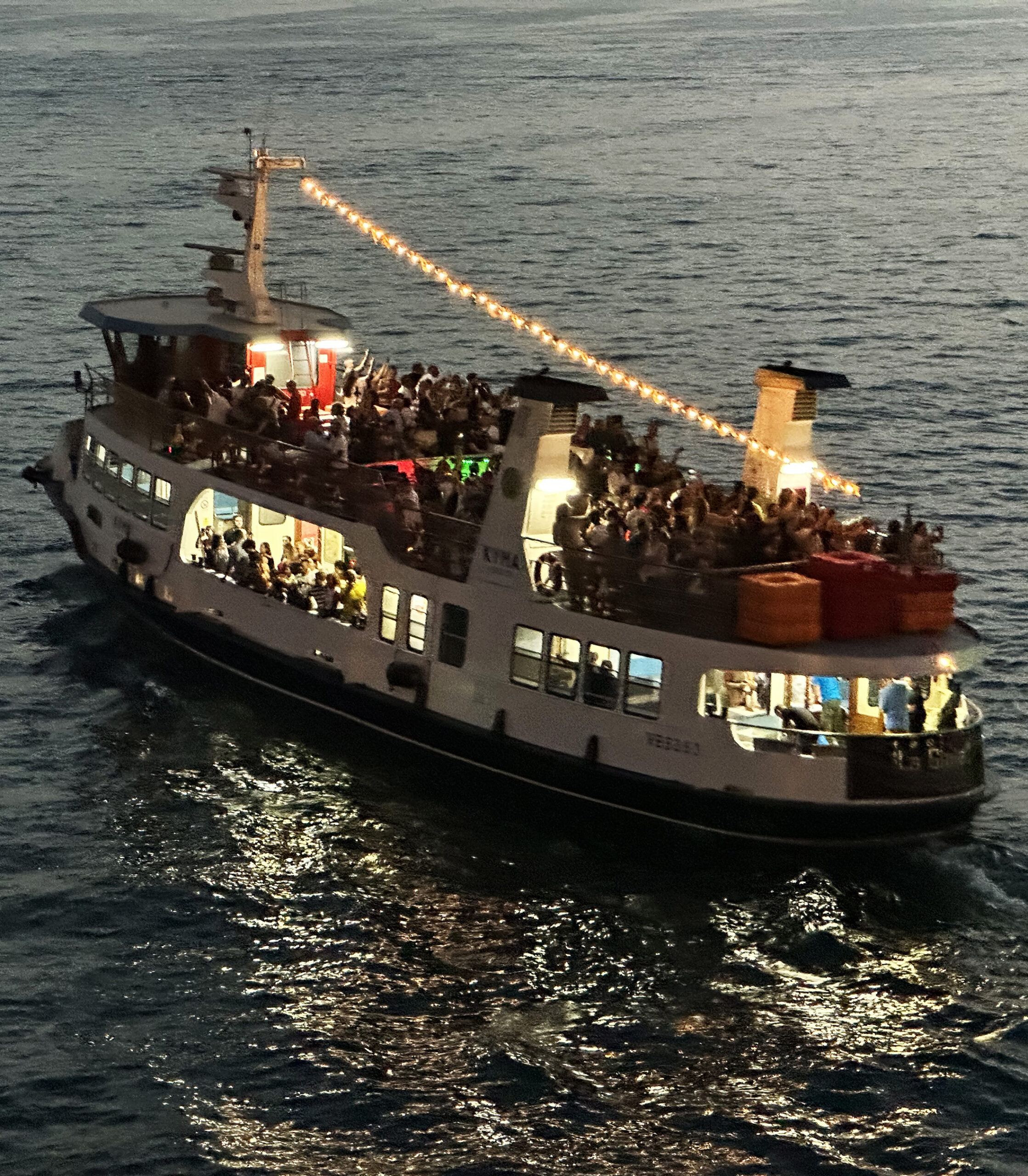 La processione a mare di San Cataldo sulle motonavi di Kyma Mobilità La processione a mare di San Cataldo sulle motonavi di Kyma Mobilità