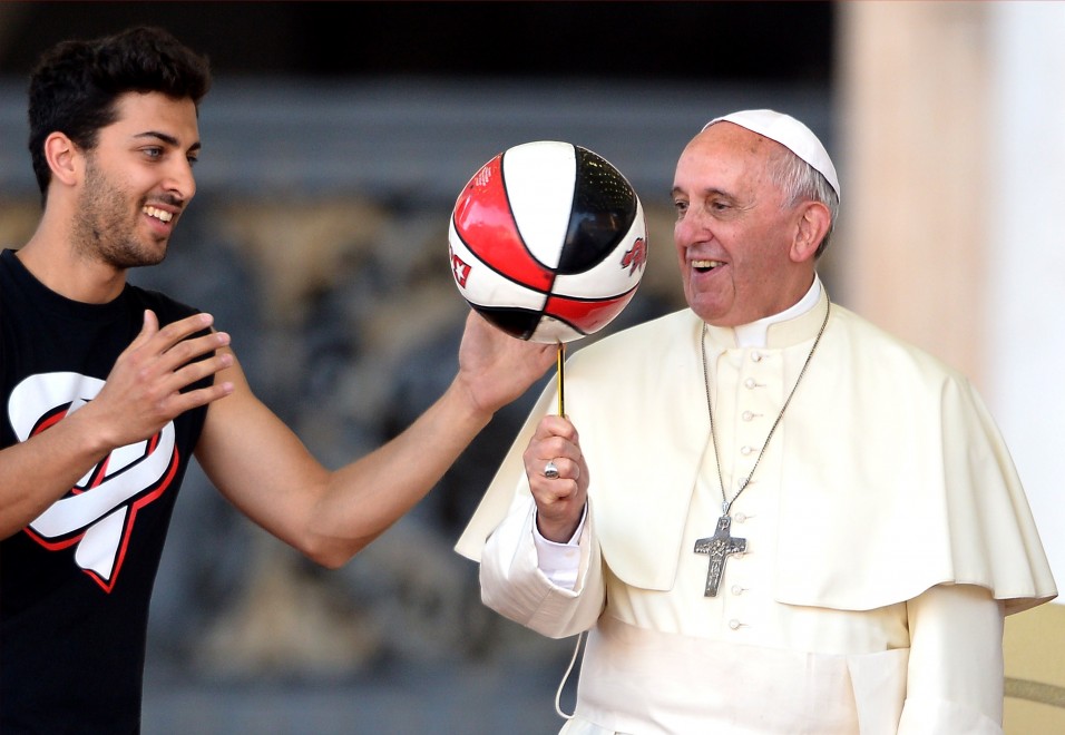Avetrana, il Palazzetto dello Sport intitolato a Papa Francesco Avetrana, il Palazzetto dello Sport intitolato a Papa Francesco