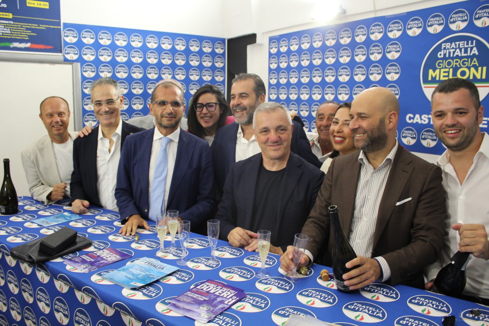 Fratelli d’Italia inaugura la nuova sede a Castellaneta: presenza istituzionale e messaggio politico chiaro Fratelli d’Italia inaugura la nuova sede a Castellaneta: presenza istituzionale e messaggio politico chiaro