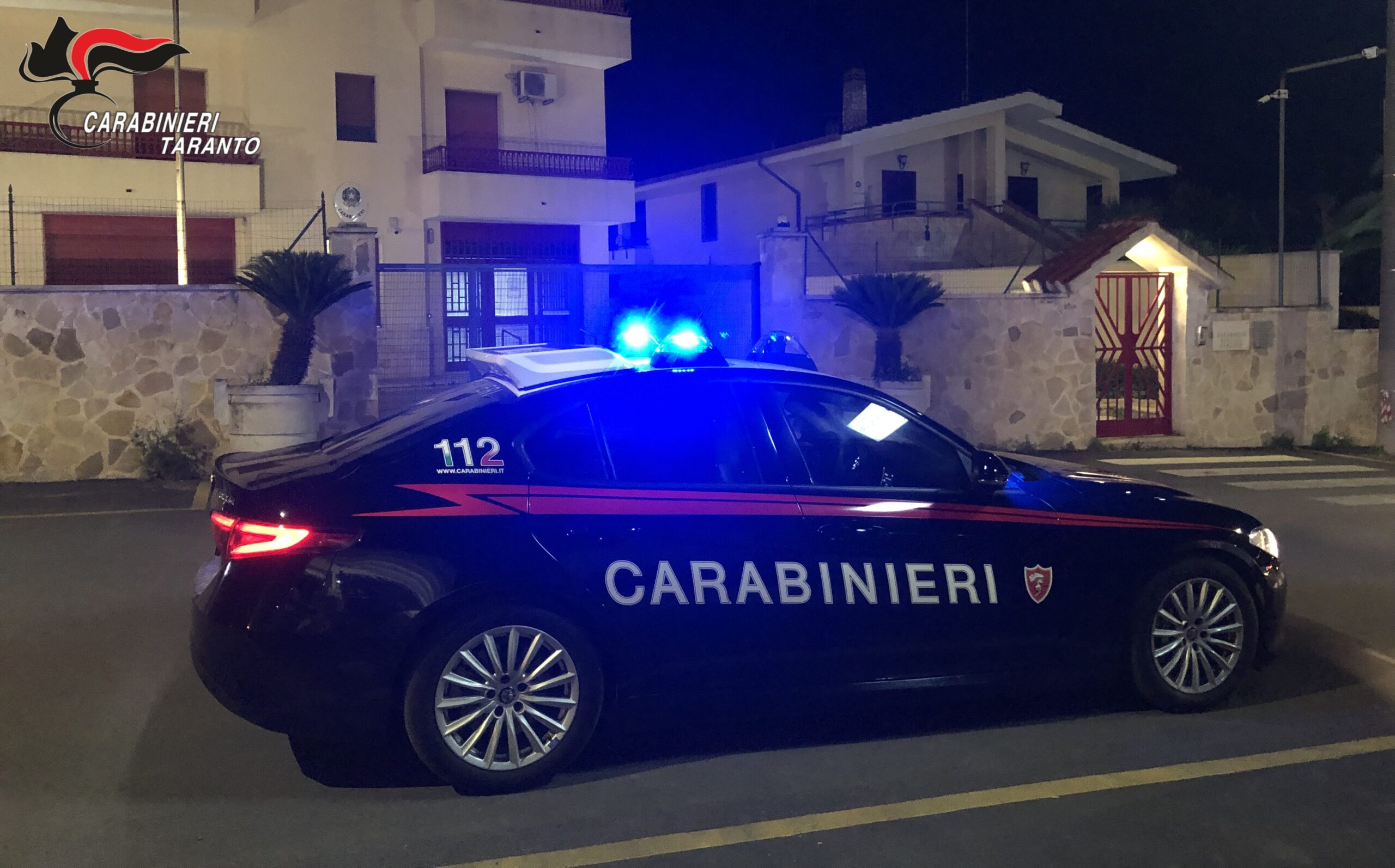 furto e violenza carabinieri arrestano rapinatore in fuga