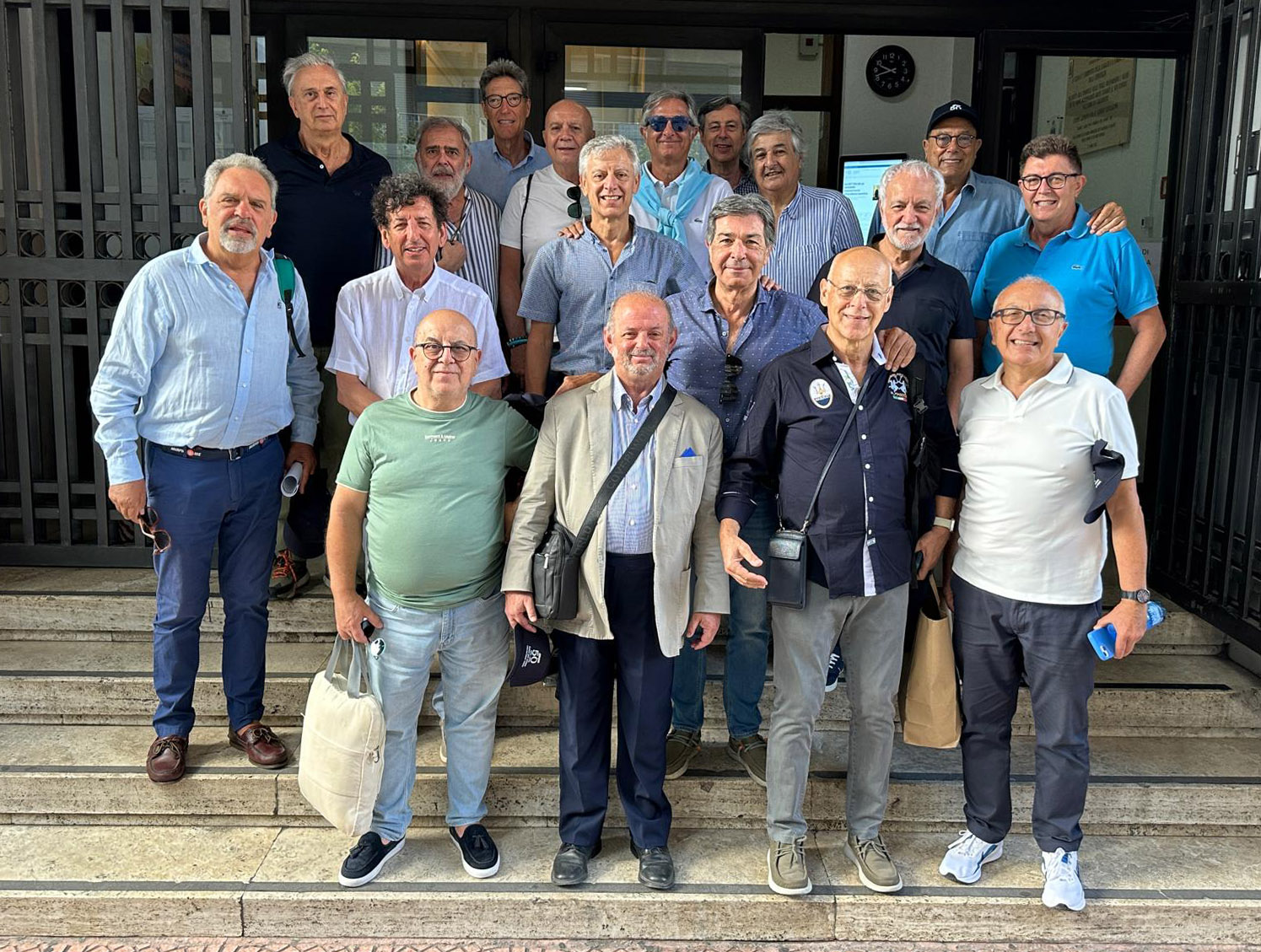 50 anni dopo la classe v e del liceo battaglini torna tra i banchi tra ricordi e risate
