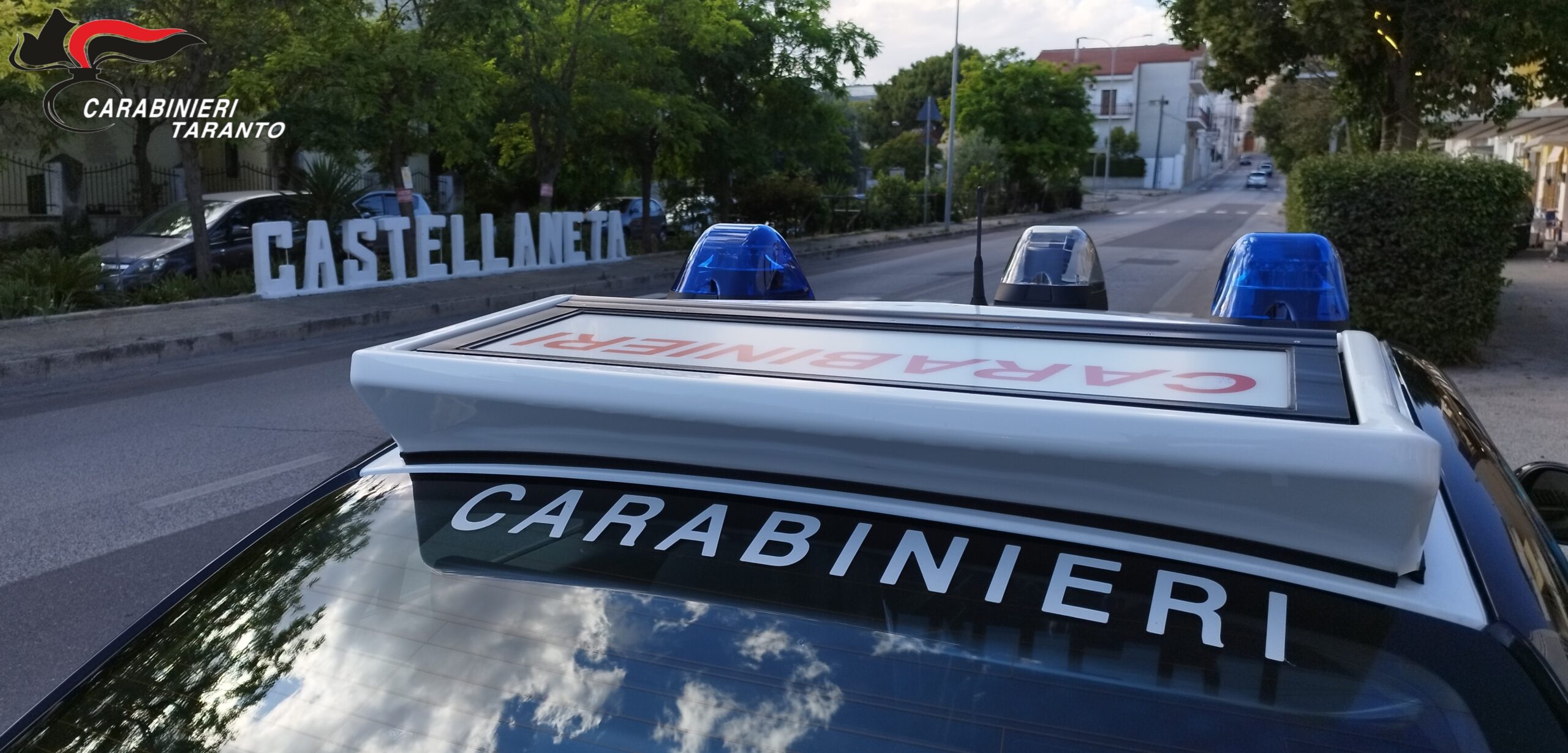 fiamme a castellaneta carabinieri salvano una coppia