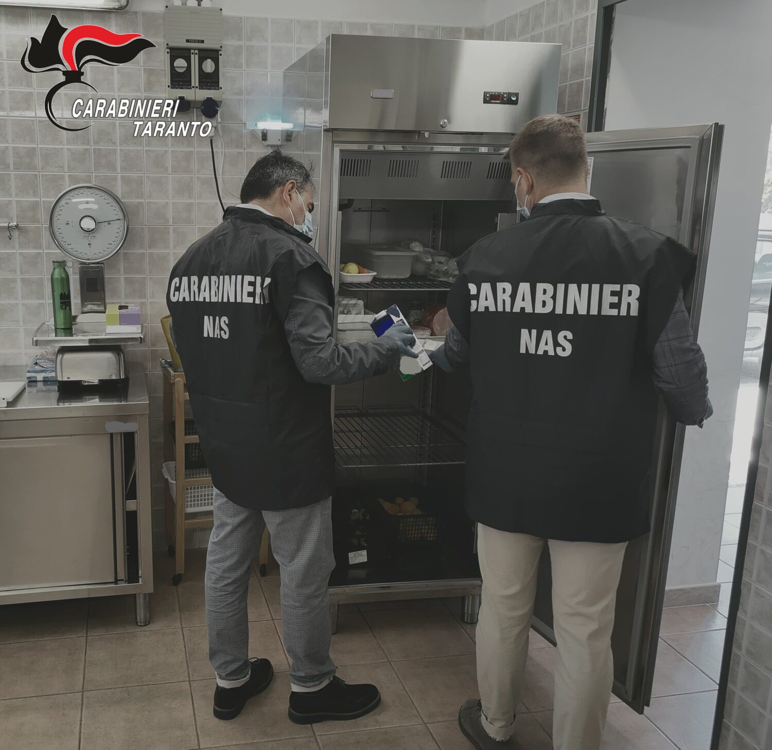Taranto, blitz dei NAS: sei locali chiusi e 700 chili di cibo sequestrati Taranto, blitz dei NAS: sei locali chiusi e 700 chili di cibo sequestrati