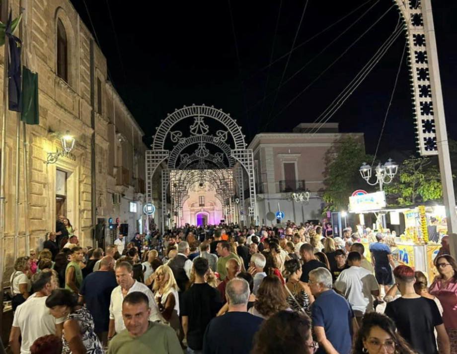 montemesola si veste di bianco torna la notte pi249 elegante e golosa dell8217estate