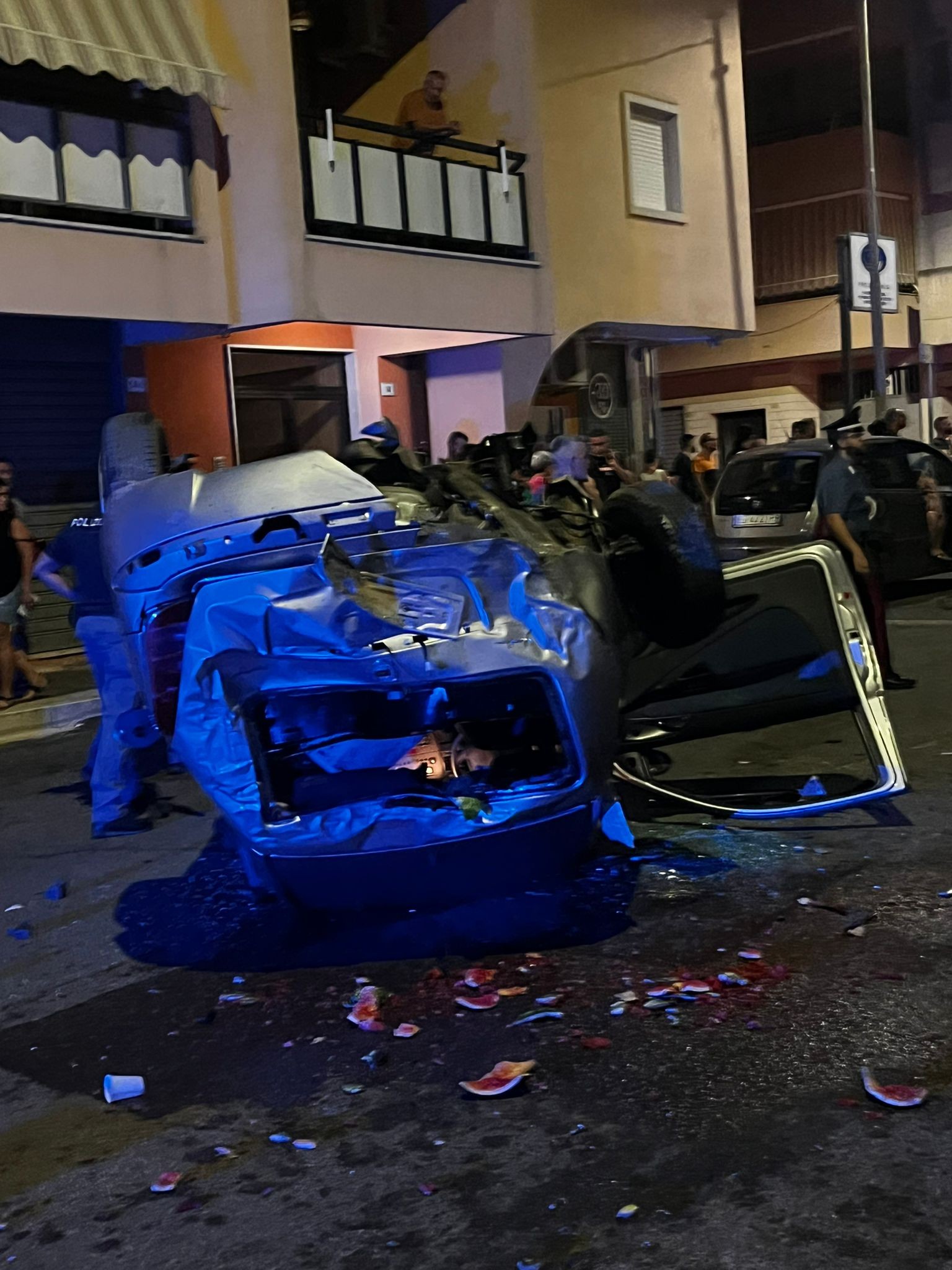 grottaglie auto impazzita nella notte paura in via buonarroti una lancia si ribalta