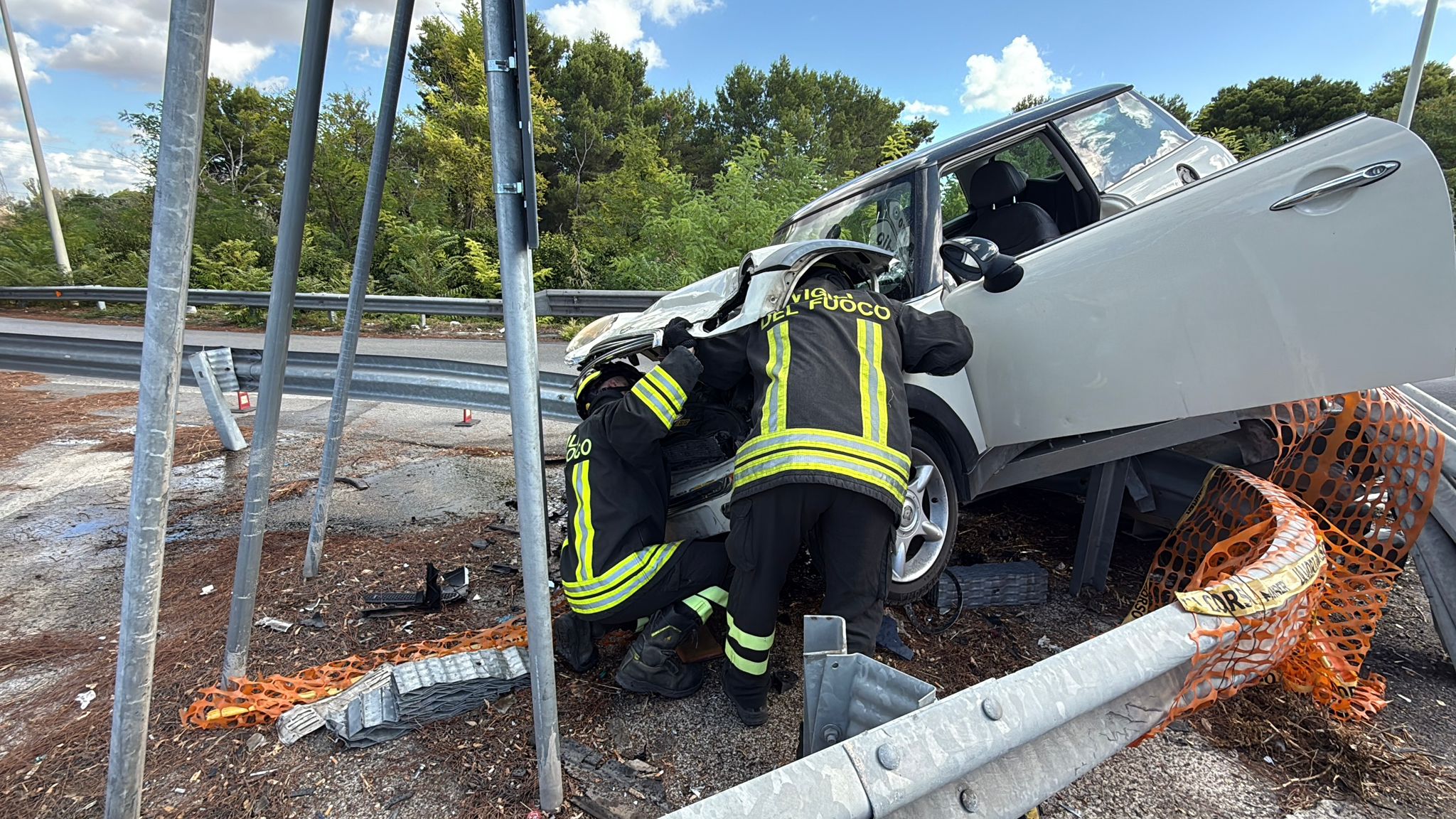 incidente dopo lo svincolo per taranto ferita una ragazza