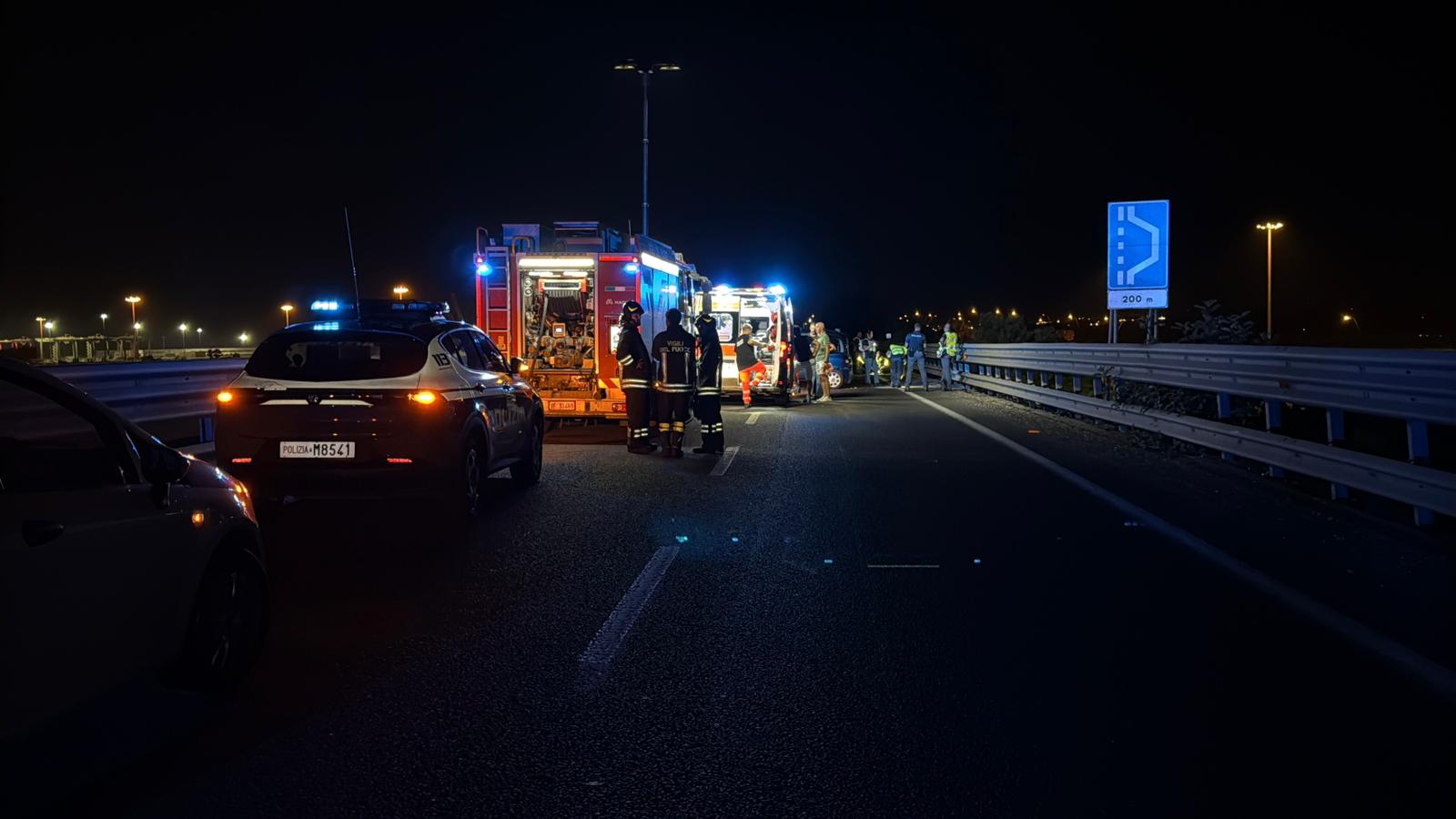 scontro frontale sulla ss106 cinque feriti uno 232 grave