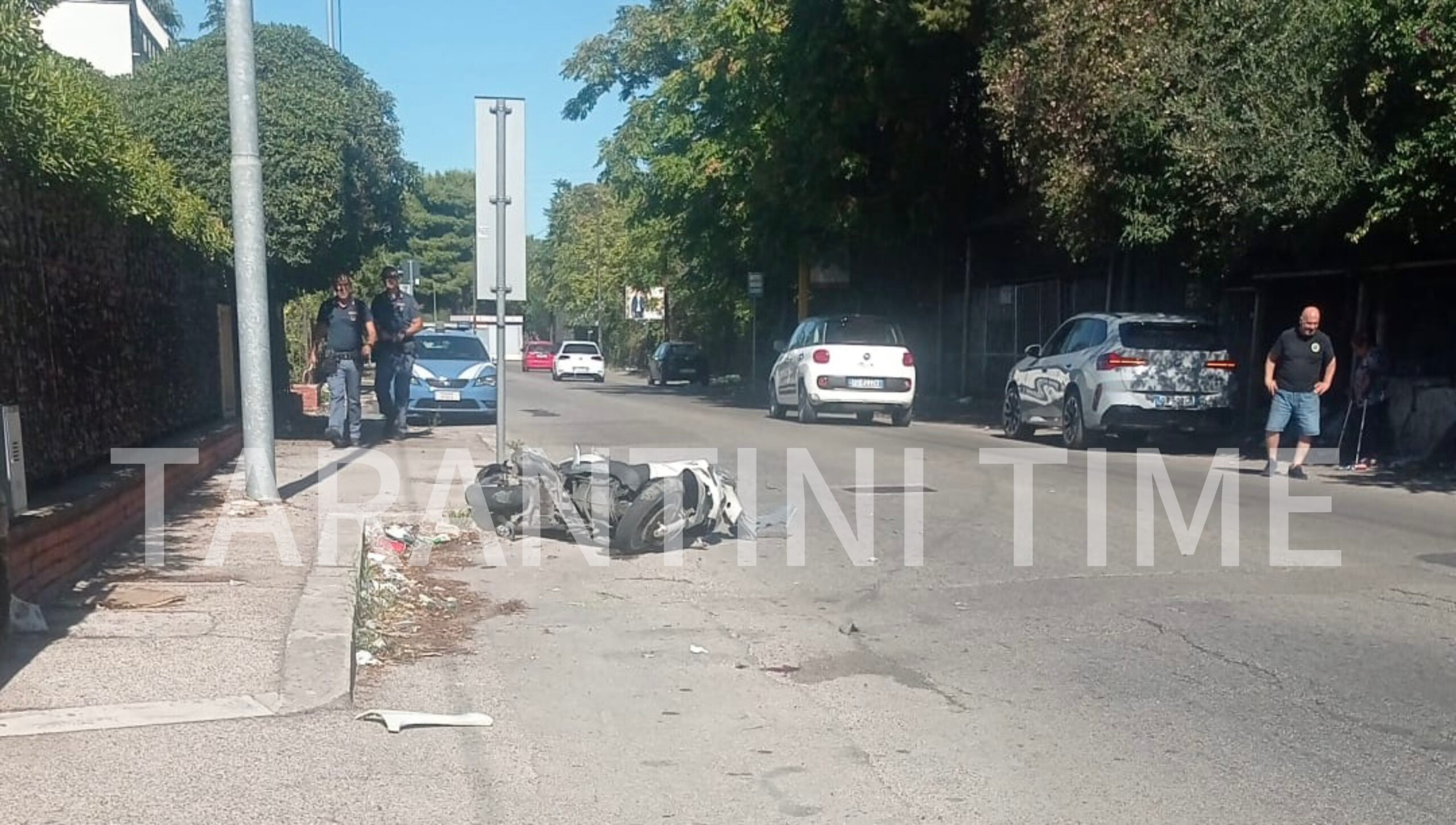 Auto contro moto, grave centauro Auto contro moto, grave centauro