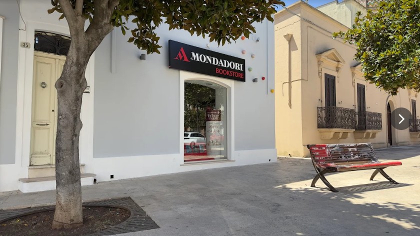 Manduria, chiude il negozio Mondadori: un altro colpo al cuore del centro cittadino Manduria, chiude il negozio Mondadori: un altro colpo al cuore del centro cittadino