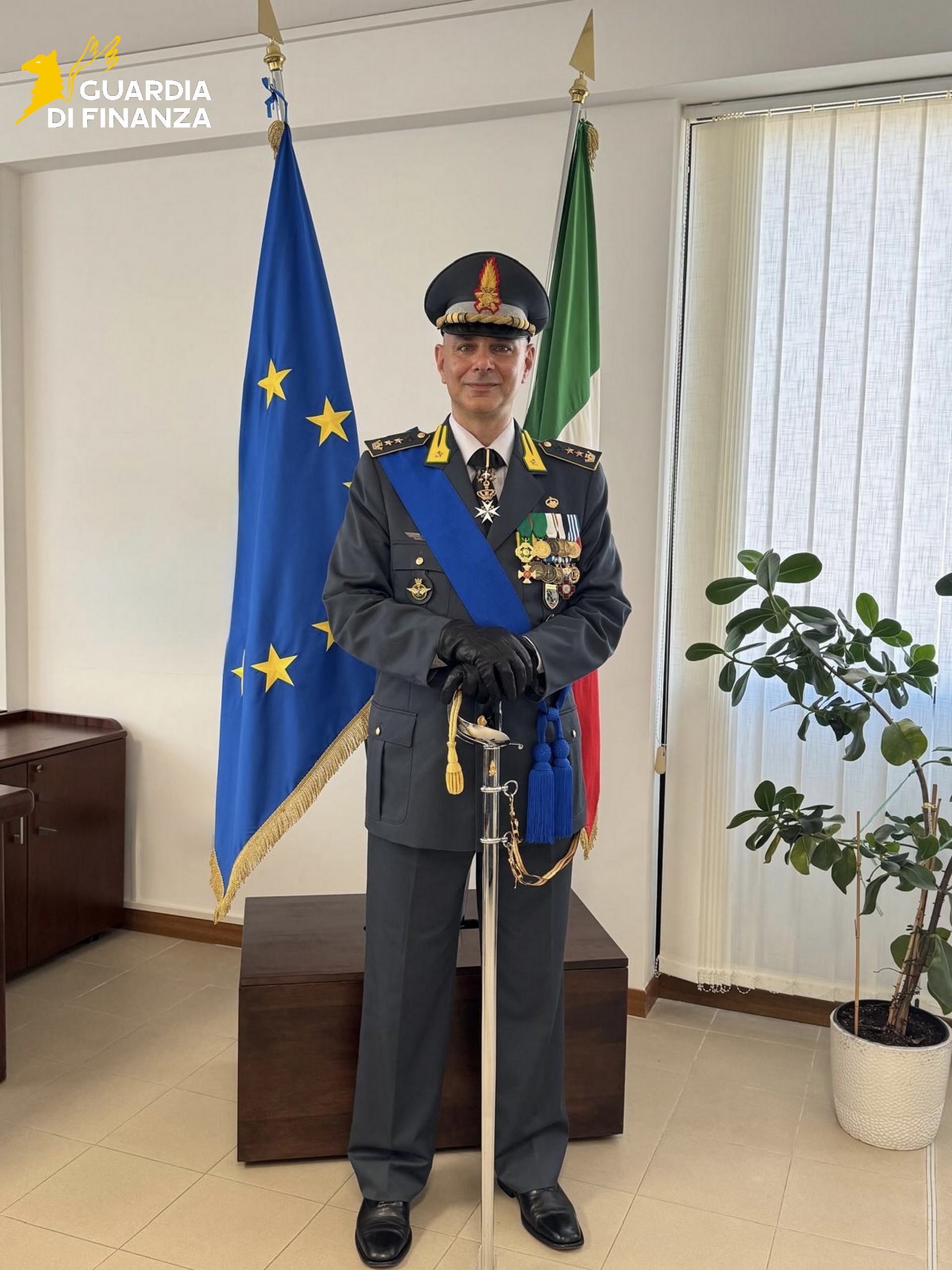 Cambio al vertice del Gruppo Aeronavale della Guardia di Finanza di Taranto: il Tenente Colonnello Vincenzo Cellammare assume il comando Cambio al vertice del Gruppo Aeronavale della Guardia di Finanza di Taranto: il Tenente Colonnello Vincenzo Cellammare assume il comando