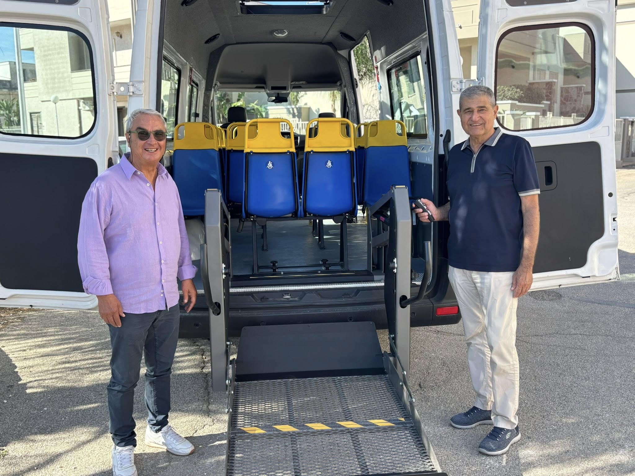 Torricella, scuolabus: installata nuova rampa per disabili Torricella, scuolabus: installata nuova rampa per disabili