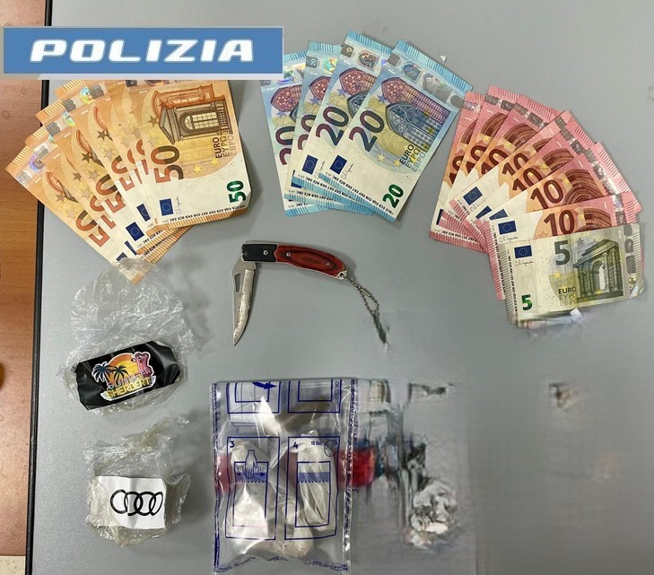 Spaccio in pieno centro: un arresto ed una denuncia della Polizia di Stato