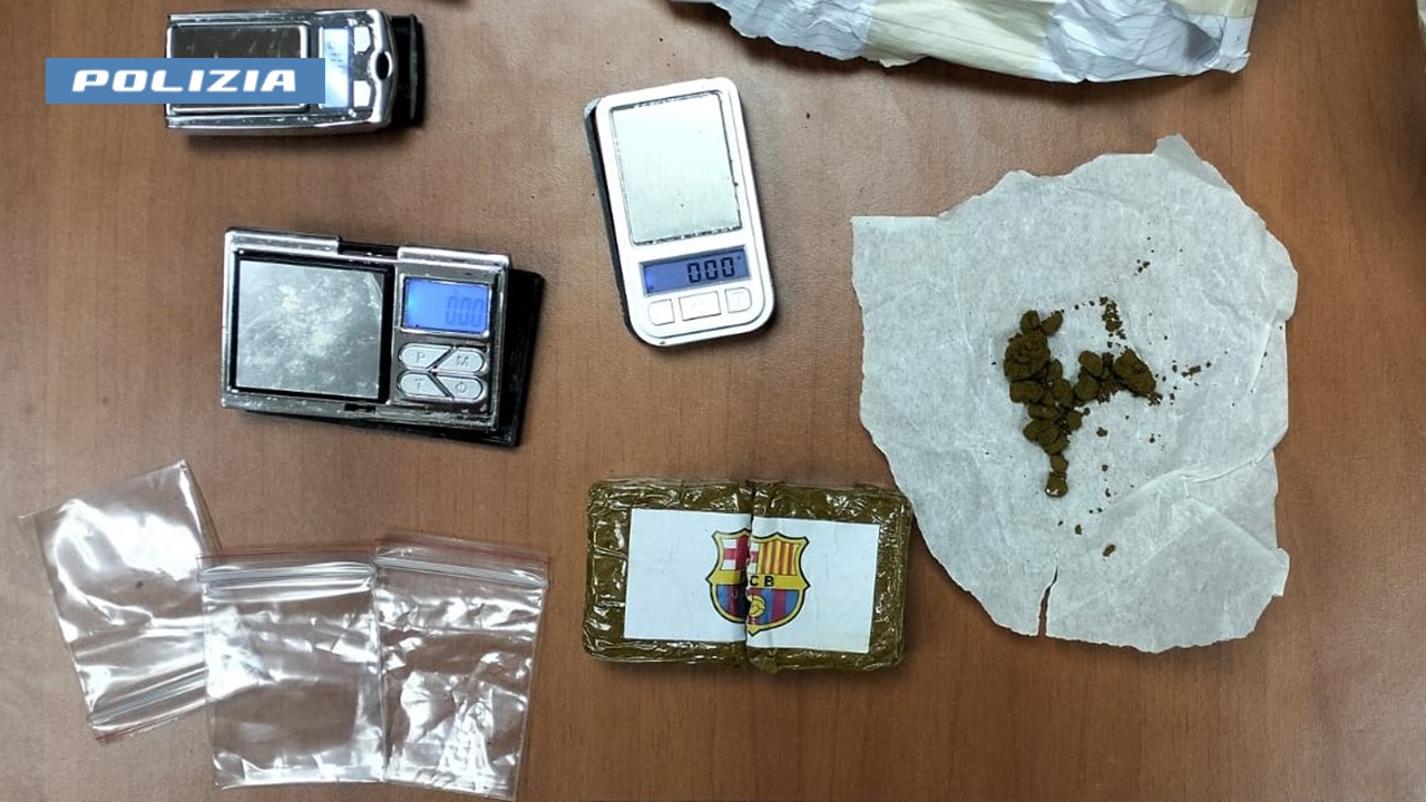 Sorpreso con un panetto di hashish in casa:  49enne arrestato dalla Polizia di Stato