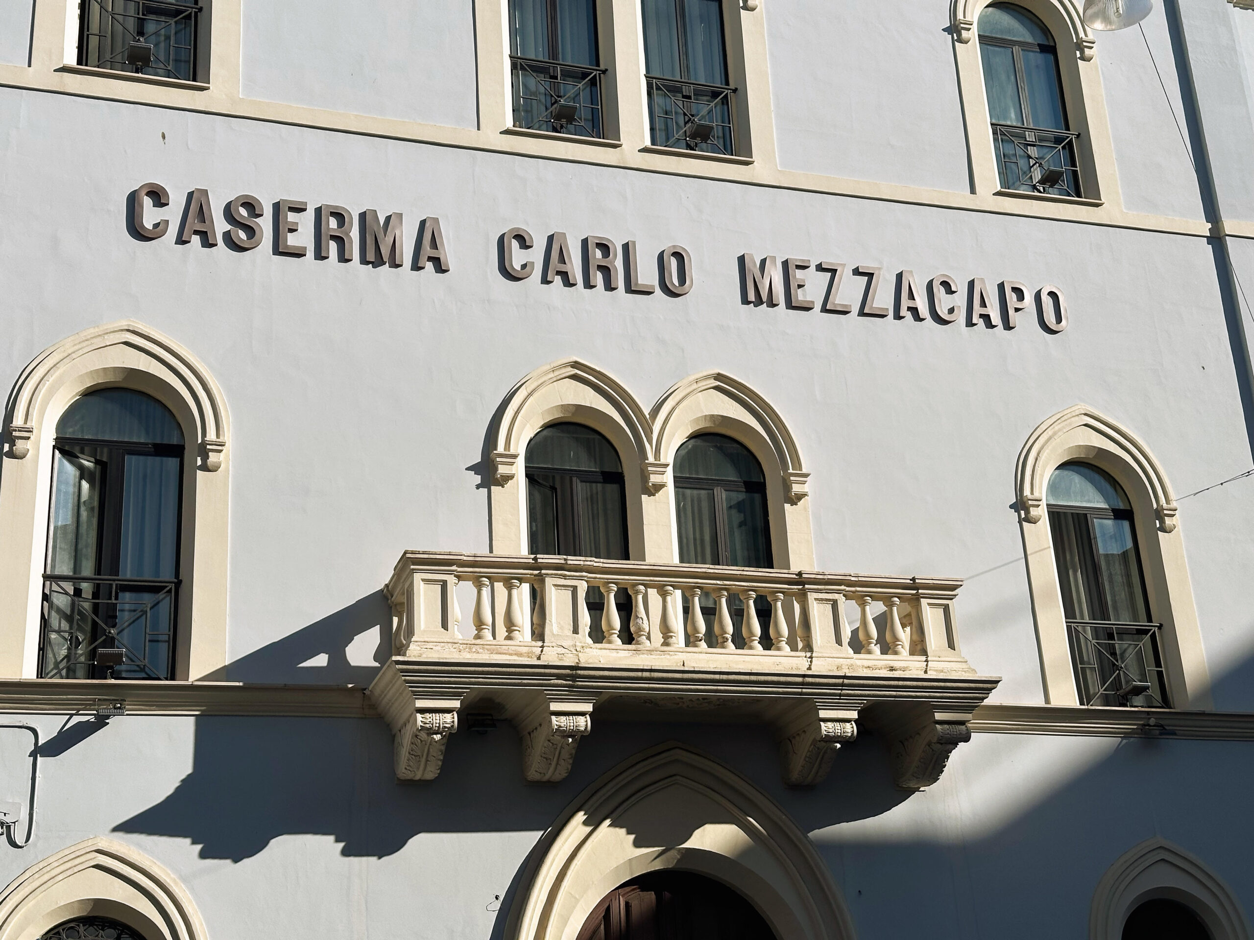 parcheggio della caserma mezzacapo aperto durante le festivit224 natalizie