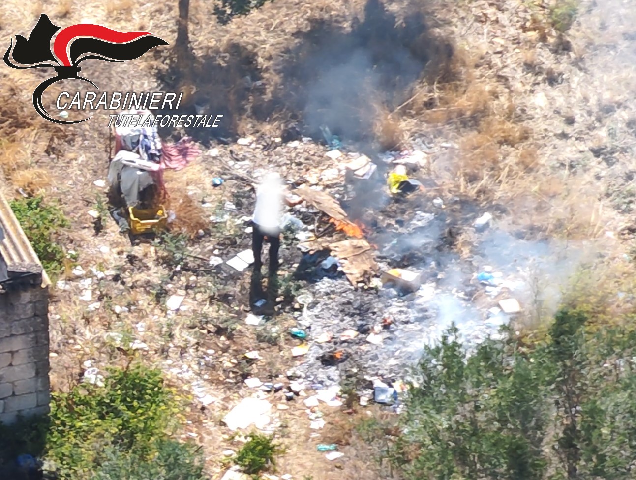 continuano i controlli dei carabinieri forestali di taranto in materia di abbandono rifiuti