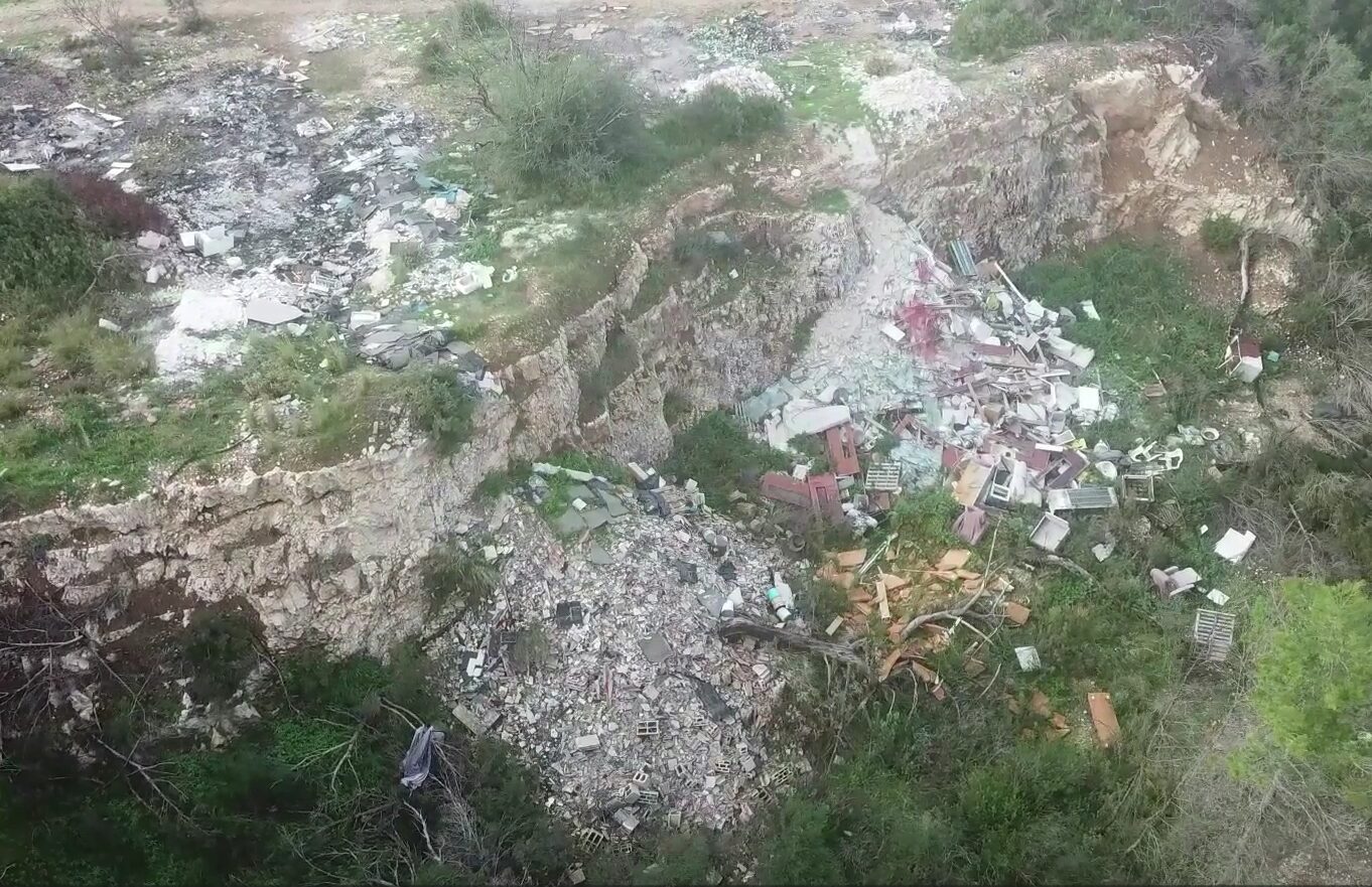 Discariche a cielo aperto in periferia, 2 persone ai domiciliari