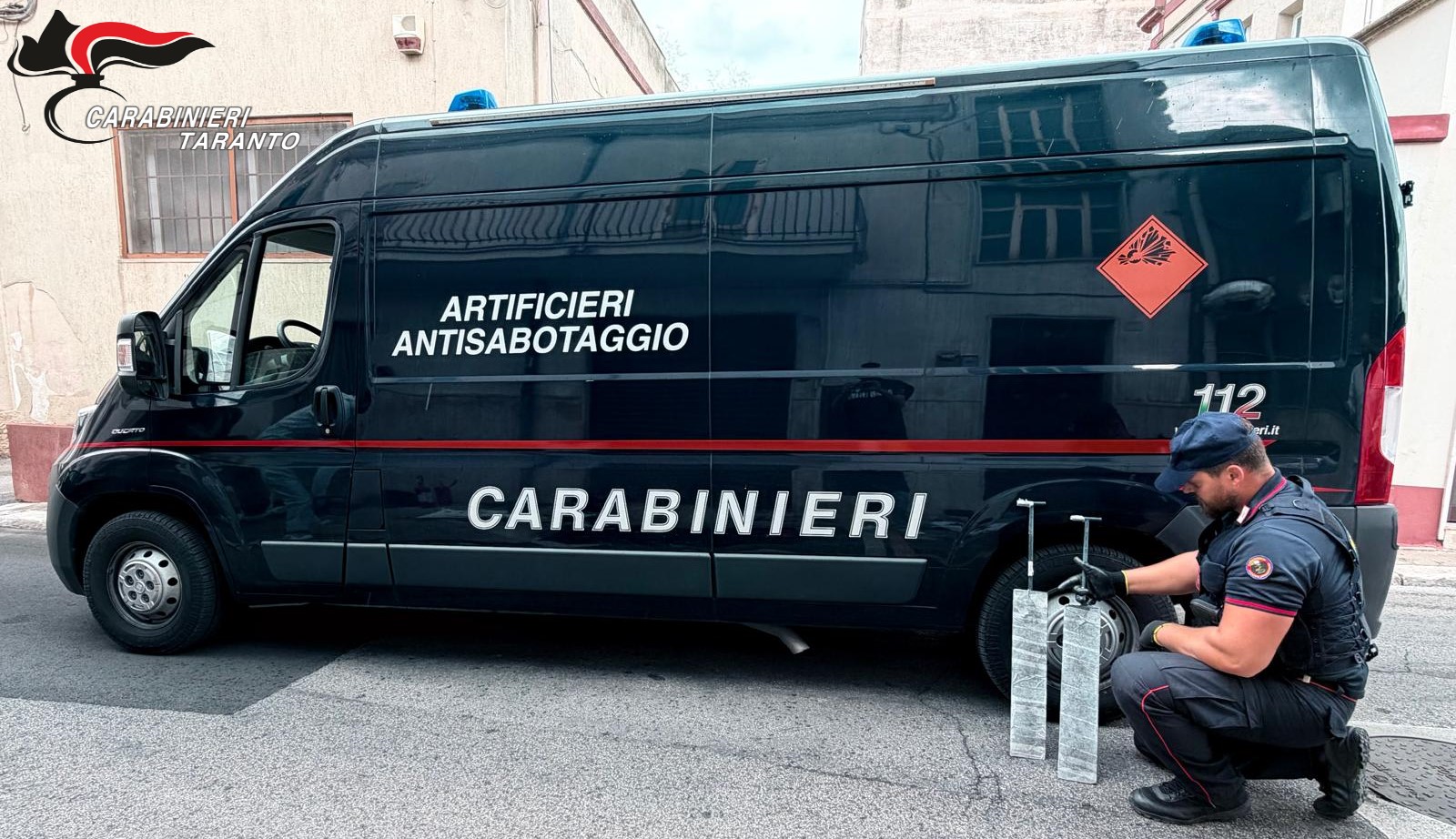 Arsenale esplosivo in auto scoperto dai carabinieri