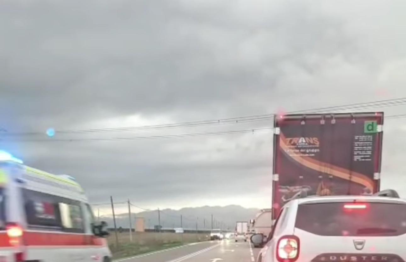 auto contro tir sulla ss100 due morti