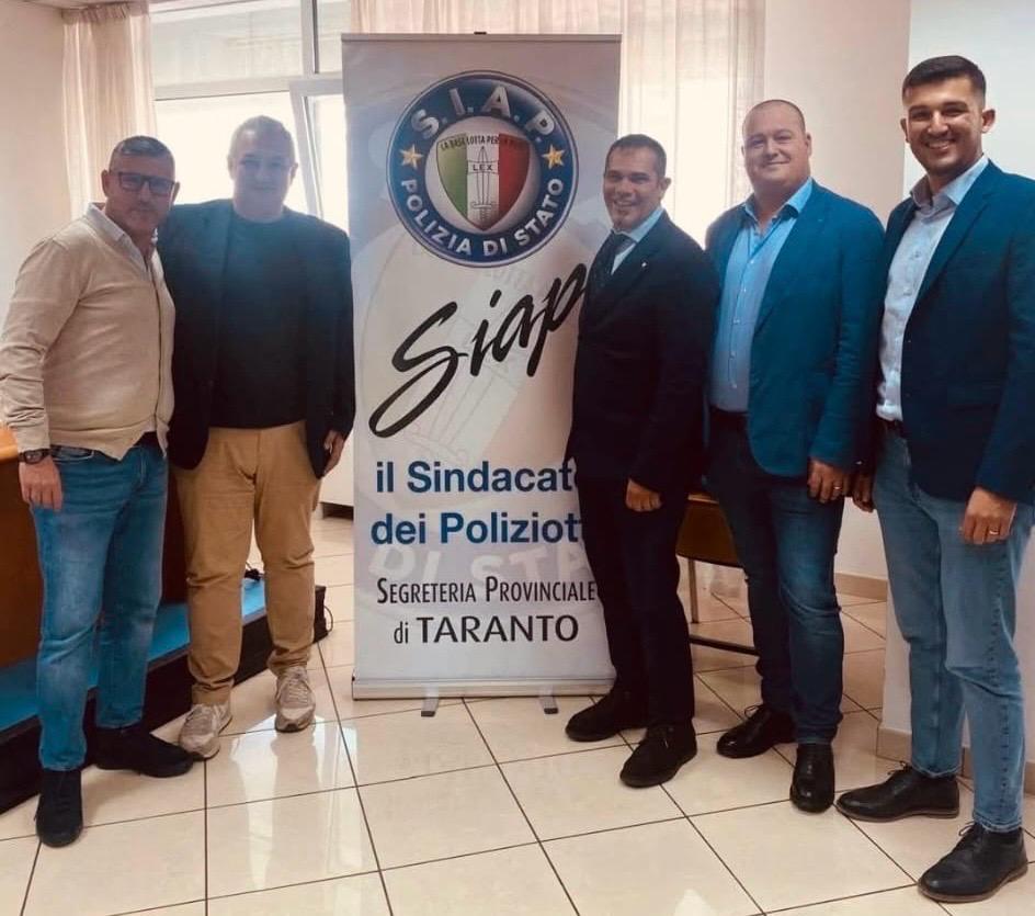 Il SIAP Taranto avvia una raccolta firme per istituire un Fondo Nazionale dedicato alla specificità del personale Sicurezza e Difesa Il SIAP Taranto avvia una raccolta firme per istituire un Fondo Nazionale dedicato alla specificità del personale Sicurezza e Difesa