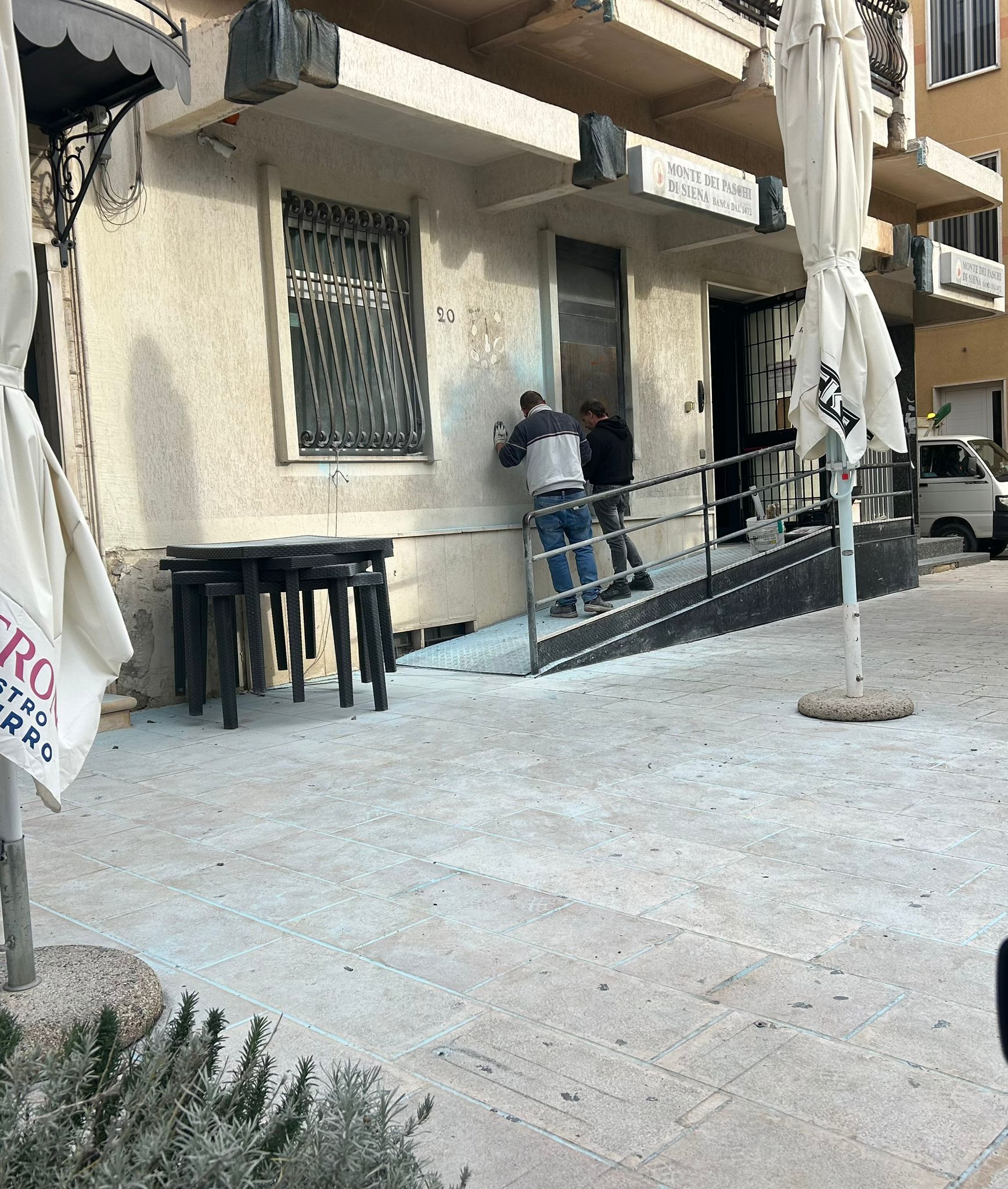 Monteiasi, ladri fanno esplodere bancomat