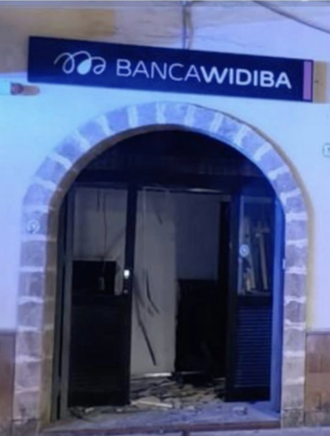 Assalto al bancomat di Palagiano, la banda colpisce ancora Assalto al bancomat di Palagiano, la banda colpisce ancora