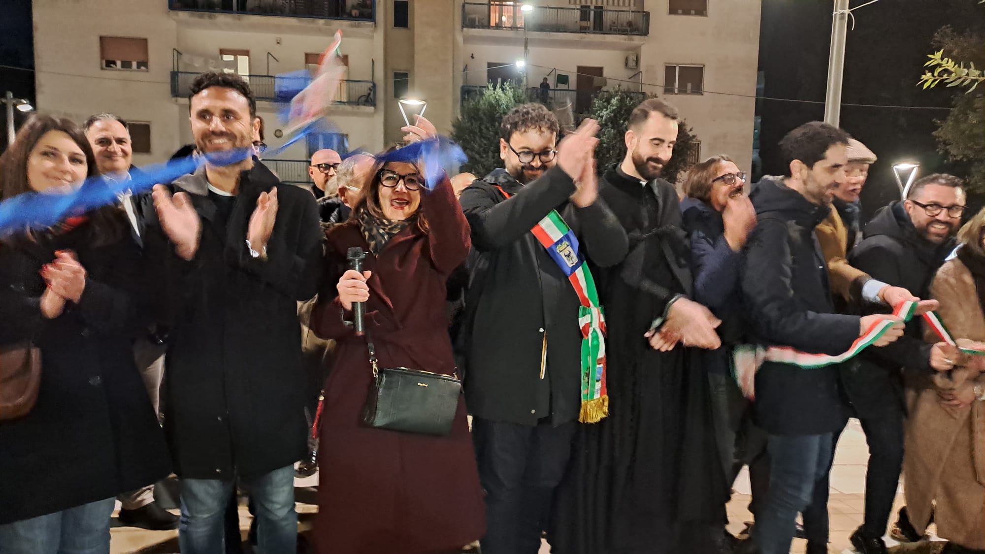 consegnata ai cittadini la nuova piazza al quartiere sanit224 il taglio del nastro del sindaco e dell8217amministrazione comunale da Tarantinitime.it consegnata ai cittadini la nuova piazza al quartiere sanit224 il taglio del nastro del sindaco e dell8217amministrazione comunale