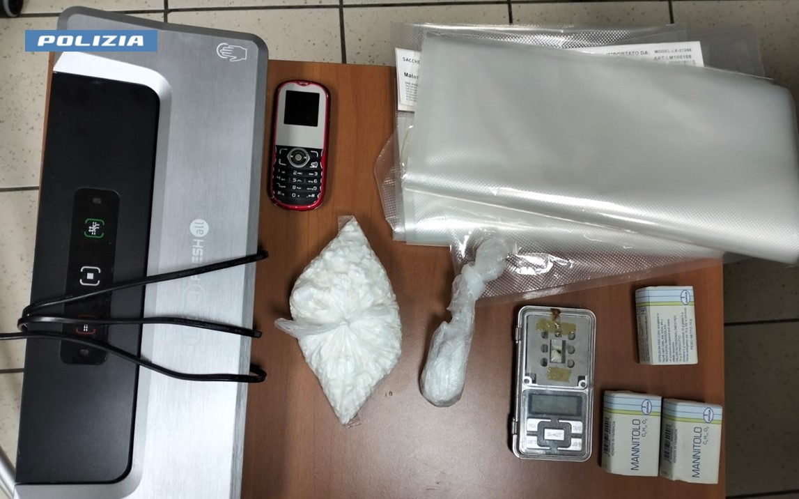attivit224 antidroga in citt224 vecchia quattro arresti ed una denuncia della polizia di stato da Tarantinitime.it attivit224 antidroga in citt224 vecchia quattro arresti ed una denuncia della polizia di stato